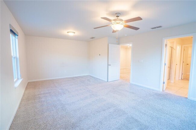 Building Photo - 1060 Sunny Lk Dr