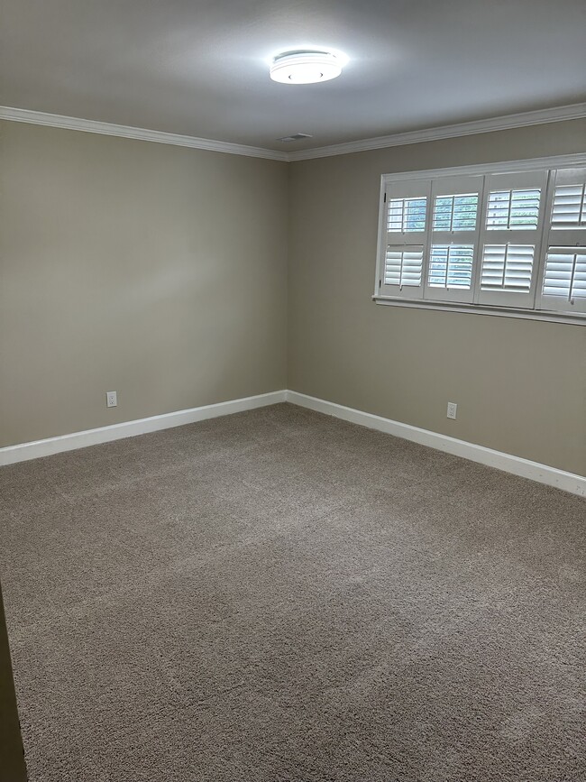 Building Photo - 110 Englewood Dr
