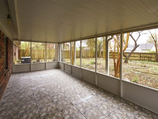 Building Photo - NEWLY UPDATED  3 bed 2 bath home in Bartlett.