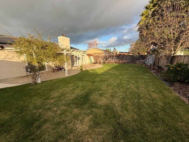 Building Photo - Updated and Modern 3BD/2BA Single Family Home Near Andrew Christensen Middle School in Livermore!