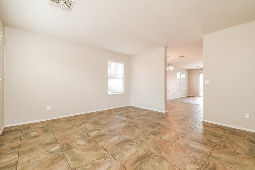 Building Photo - 8706 E Capri Ave