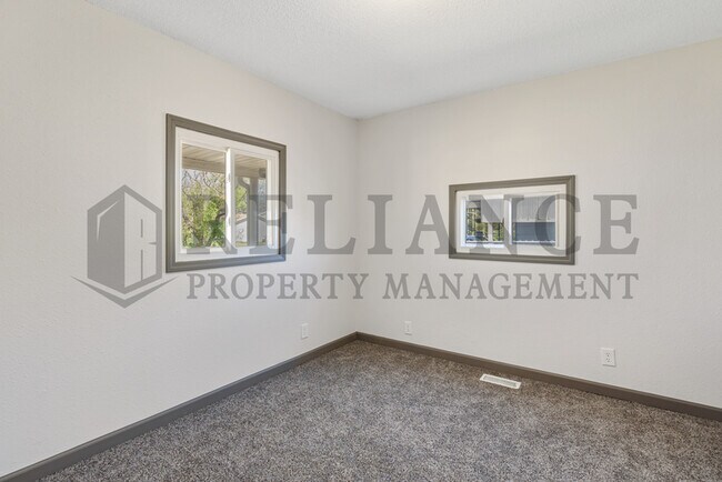 Building Photo - 125 Grover Ave