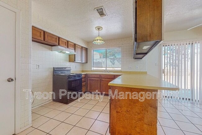 Building Photo - 5516 Cancelar Dr NE