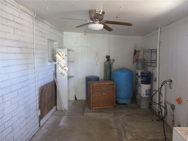 Building Photo - 10057 Driftwood Cir