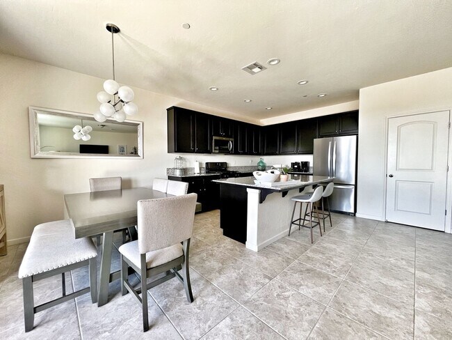 Building Photo - Beautiful Home for rent in Visalia, Ca