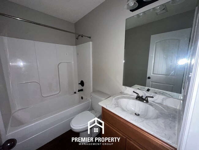 Building Photo - Charming 3BR/2BA Bartlett Area Home | High Ceilings & Hardwood Floors