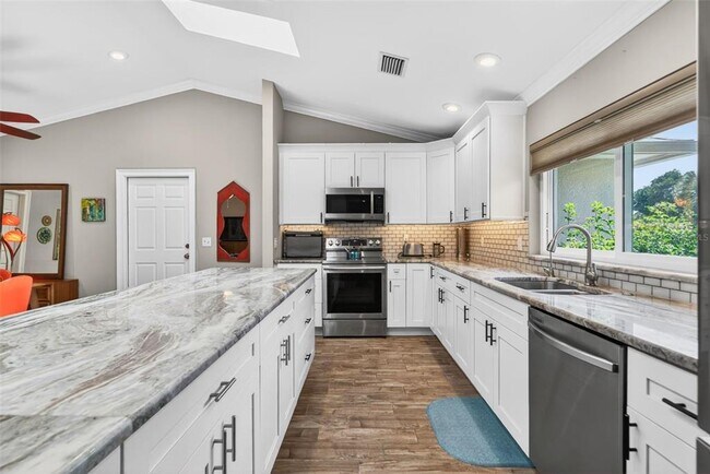 Building Photo - 4420 Porpoise Dr SE