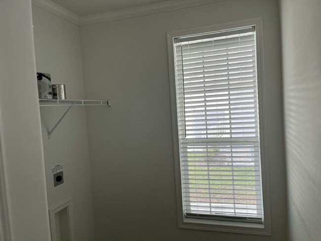 Building Photo - 3805 Vine Trl