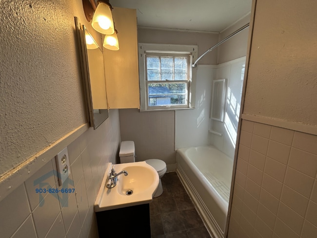 Building Photo - 503 Wills St