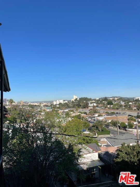 Building Photo - 1240 N Evergreen Ave