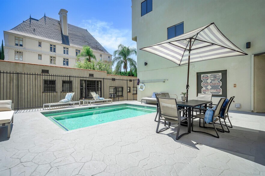 Building Photo - 1412 N Crescent Heights Blvd