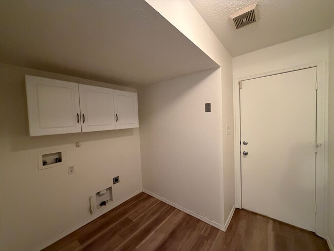 Building Photo - 3 Bedroom Single Story Home Available Near Unser Blvd NW & McMahon Blvd NW!