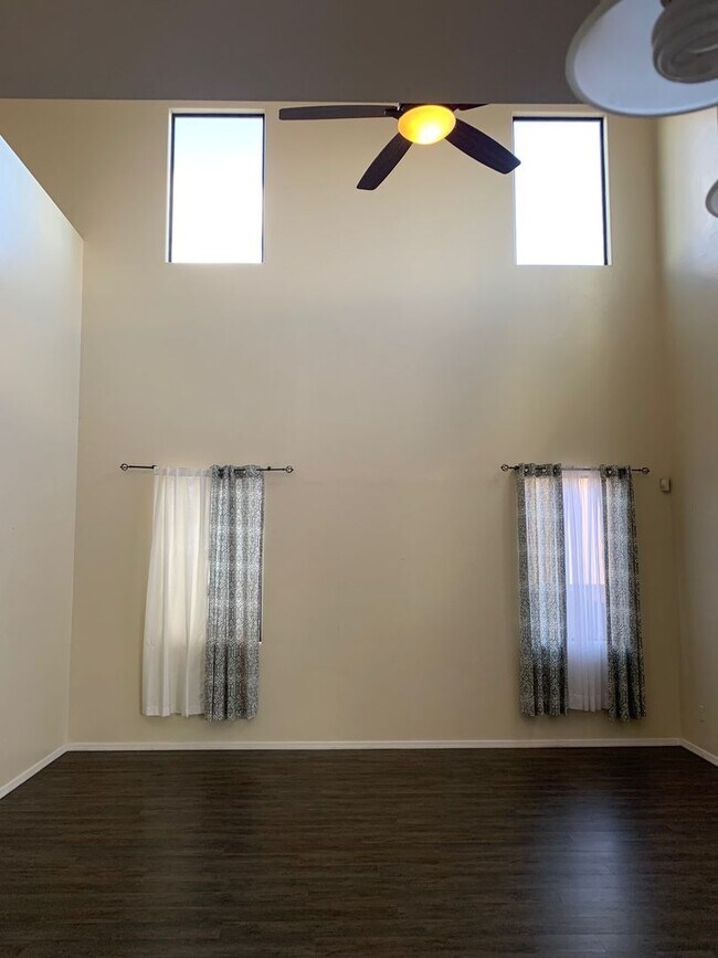 Building Photo - 3BR/2.5BA/2CG, 2072 sq.ft. rental in Sierr...