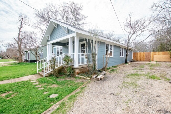 Building Photo - 135 E 13th Ave