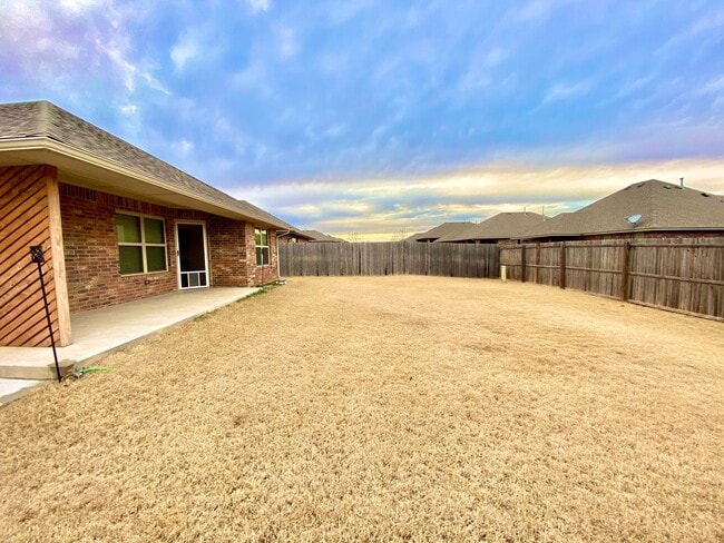 Building Photo - Cute Home In Mustang Schools With Storm Sh...