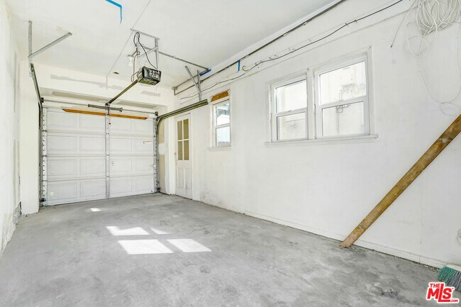 Building Photo - 1255 26th St