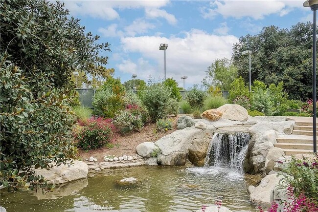 Building Photo - 262 Streamwood