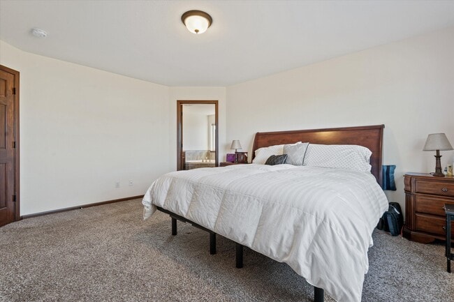 Building Photo - N42W22770 Beacon Ct