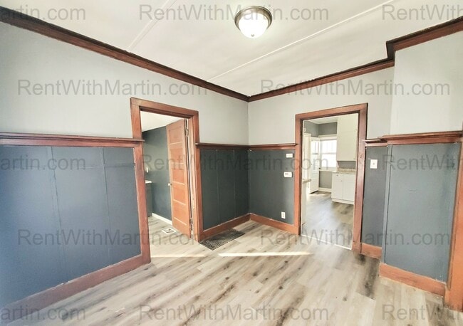 Building Photo - 229 Linden Ave