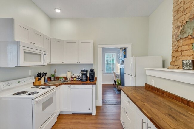 Building Photo - 307 W Waldburg Ln