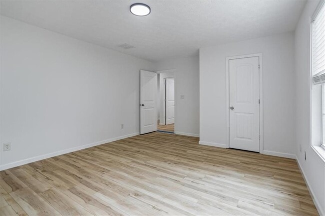 Building Photo - 75 Havenwood Ln