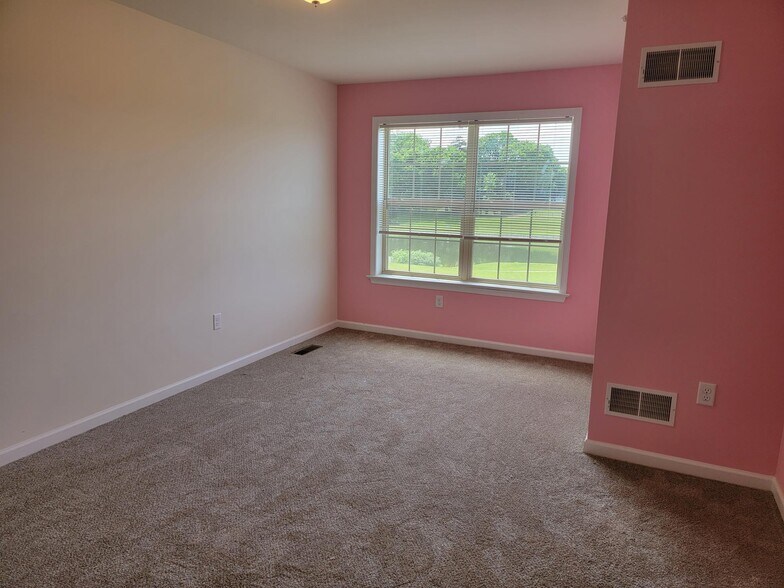 Building Photo - 336 Ashley Dr