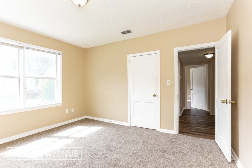 Building Photo - 7048 Alpine St