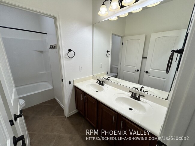 Building Photo - Spacious Bright N. Phx 4/2 w/POOL & *NEW* ...