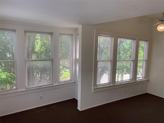 Building Photo - 318 Hyde Park Blvd