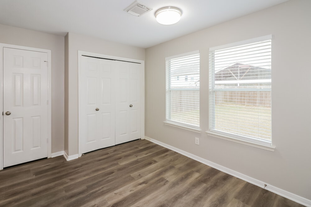 Building Photo - 6207 Winter Oak St