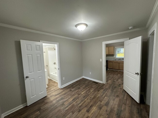 Building Photo - 416 Airline Ext