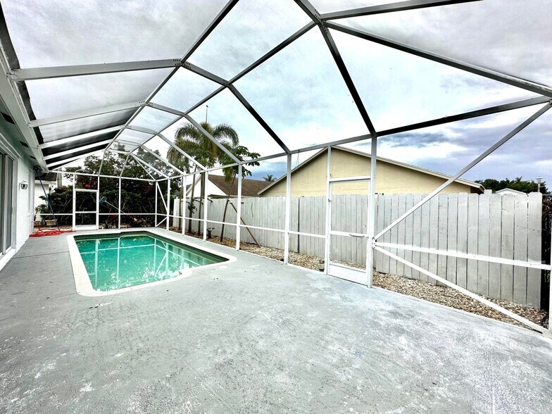 Building Photo - 1219 Baycourt Is