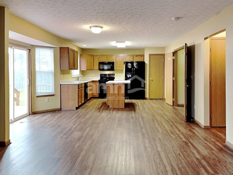 Building Photo - 318 Shawnee Loop S