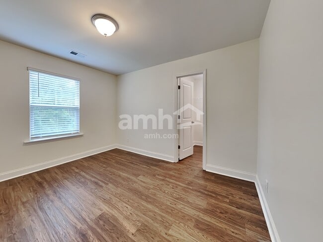 Building Photo - 234 Swan Dr