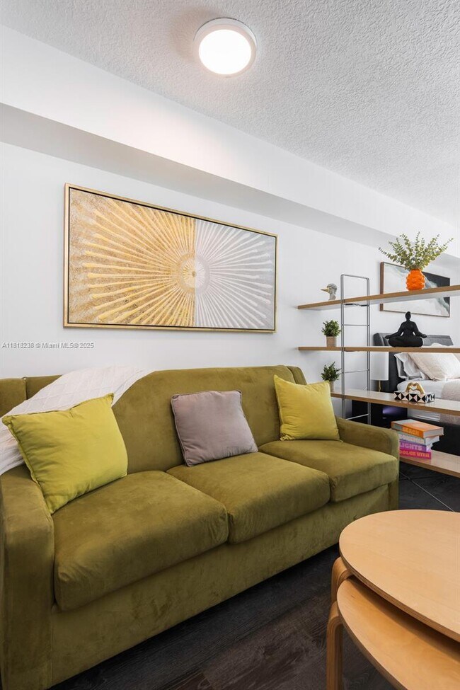 Building Photo - 1200 Brickell Bay Dr