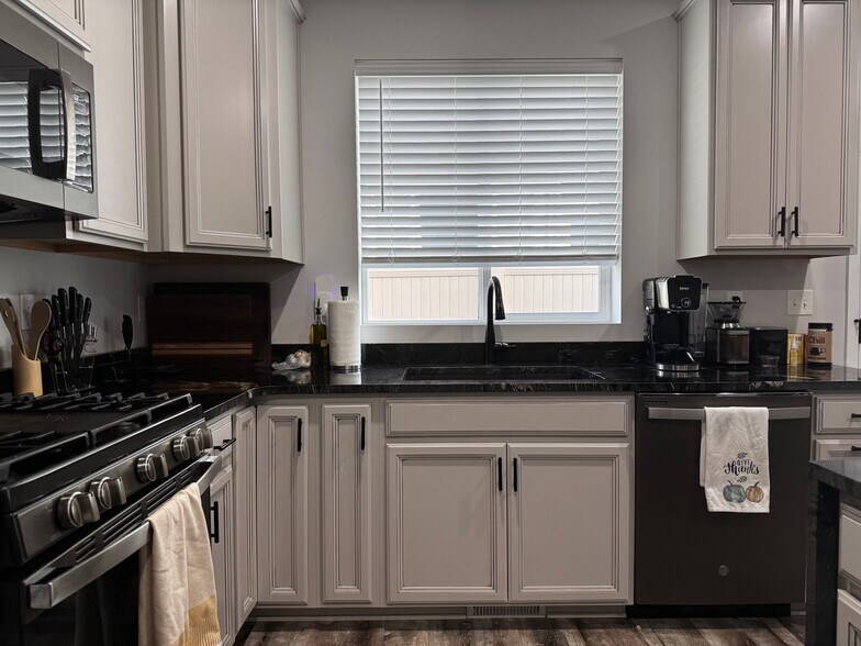 Building Photo - 15073 S Wild Horse Wy