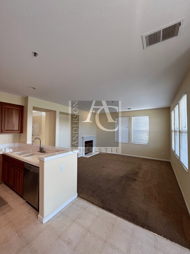 Building Photo - 4br in Bay Breeze Community