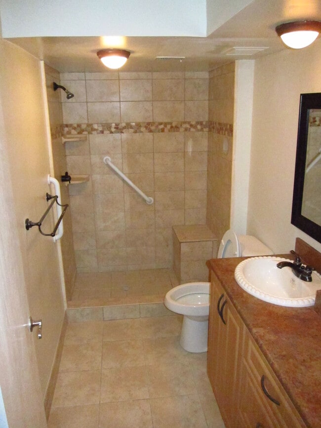 Building Photo - 9999 Summerbreeze Dr