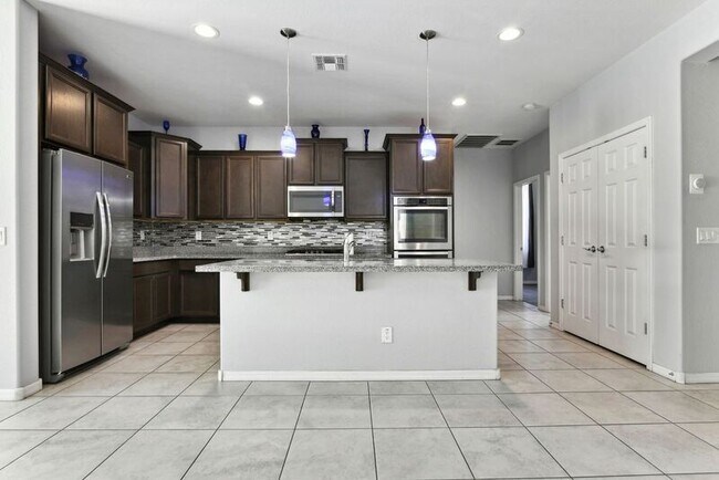 Building Photo - 7707 S 37th St