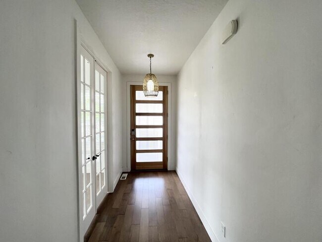 Building Photo - 9729 Fira Ln