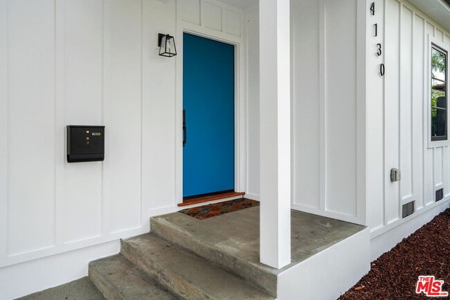 Building Photo - 4130 Verdugo View Dr