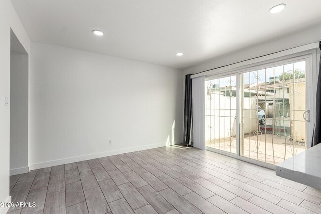 Building Photo - 1586 West Campbell Ave