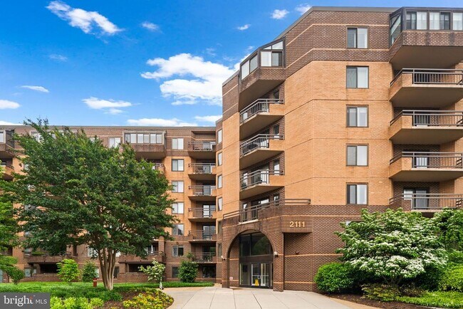 Primary Photo - 2111 Wisconsin Ave NW