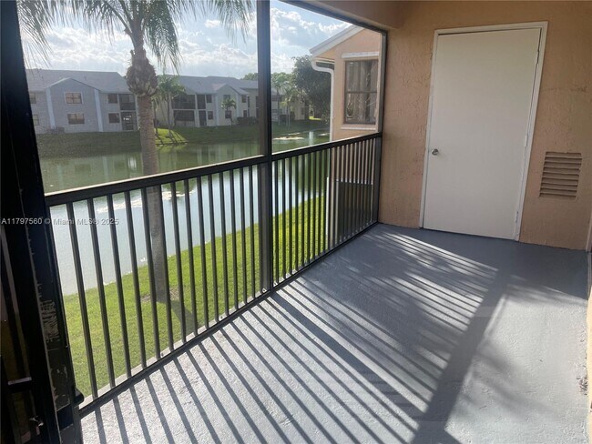 Building Photo - 1190 Washington Cir