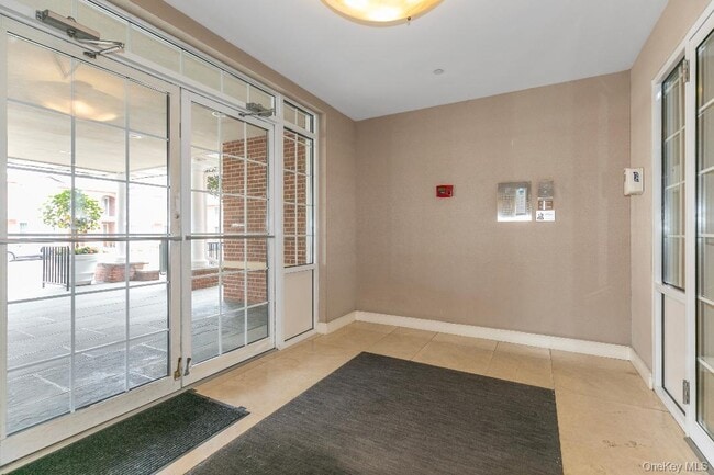 Building Photo - 1 Portico Ct