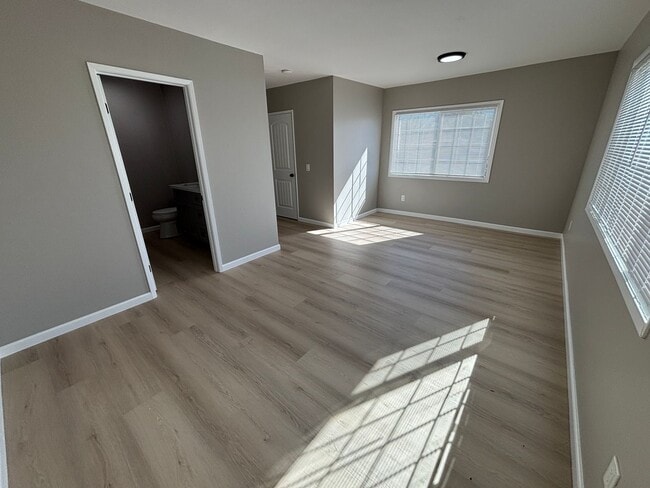 Building Photo - Upgraded 3 bedroom home!