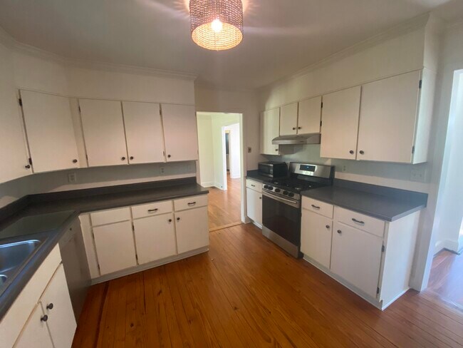 Building Photo - 337 E Boundary Ave SE