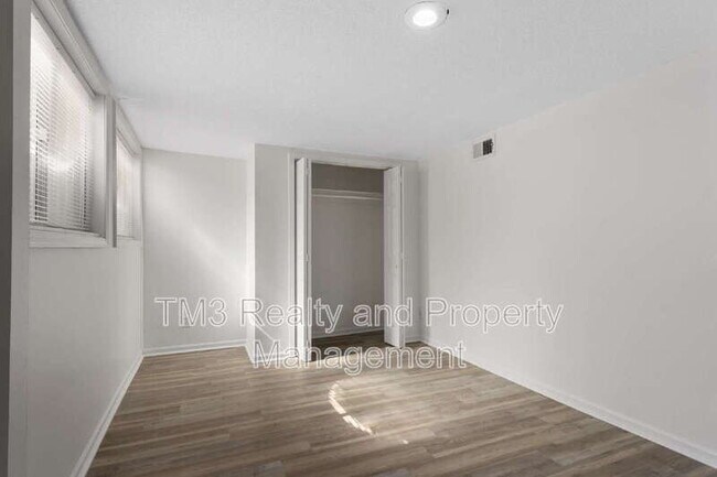 Building Photo - 8423 Kessler St