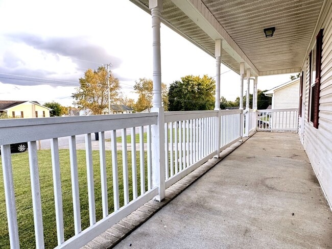 Building Photo - Single-Family in Oak Grove, KY--Deck and L...