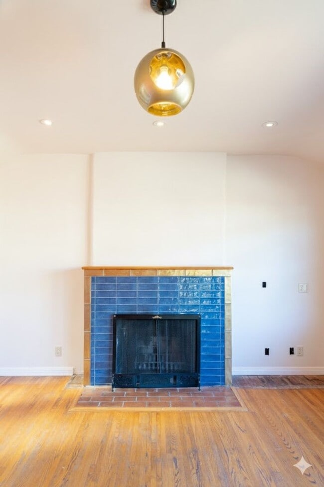 Building Photo - Vibrant 2b2b Franklin Hills / Los Feliz Home - Huge Private Grass  Yard - Central HVAC